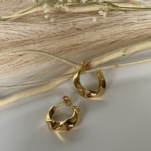 Load image into Gallery viewer, Valentina Hoops