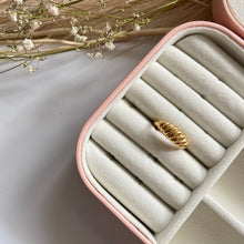 Load image into Gallery viewer, Croissant Ring