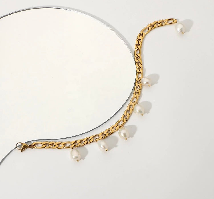 Kiki Pearls Bracelet