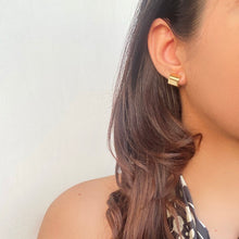 Load image into Gallery viewer, Susan Square Huggies